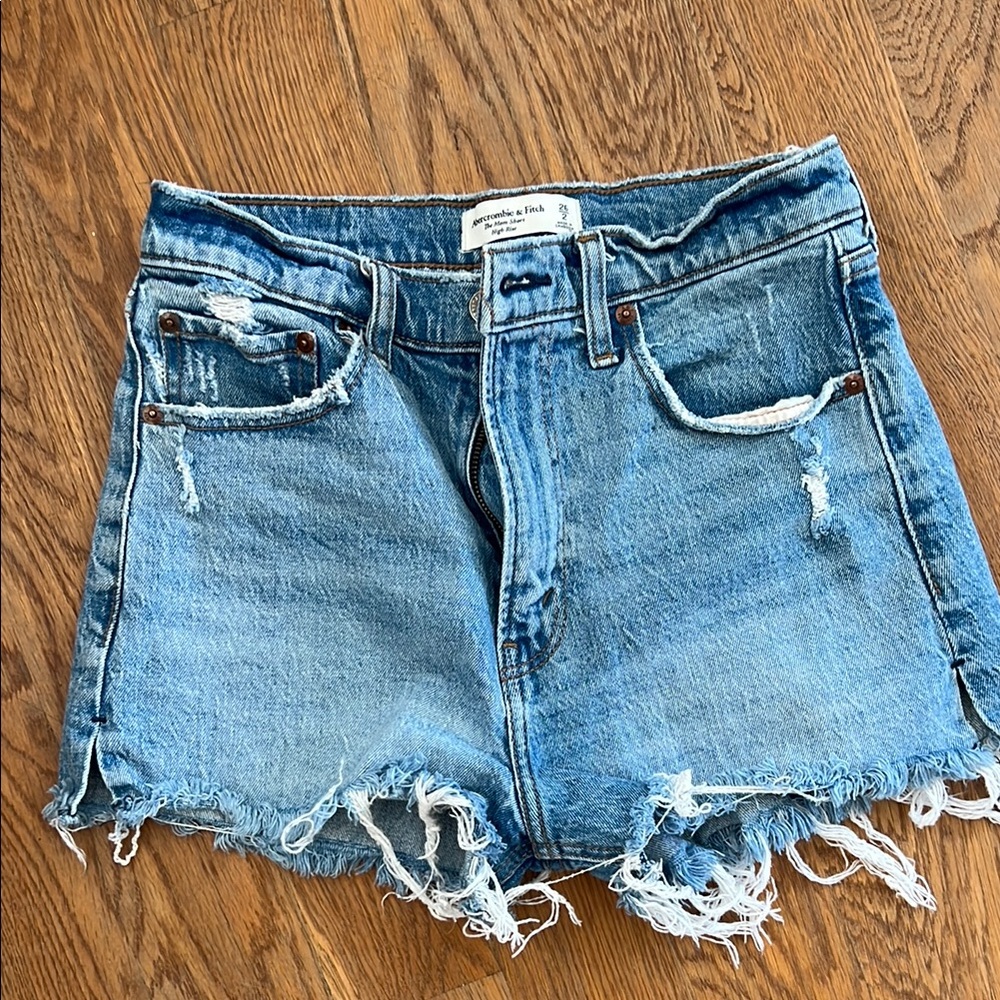 Abercrombie & Fitch The Mom Short High Rise